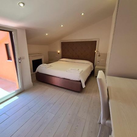 Isola Nel Parco Villas & Rooms ラ・マッダレーナ エクステリア 写真
