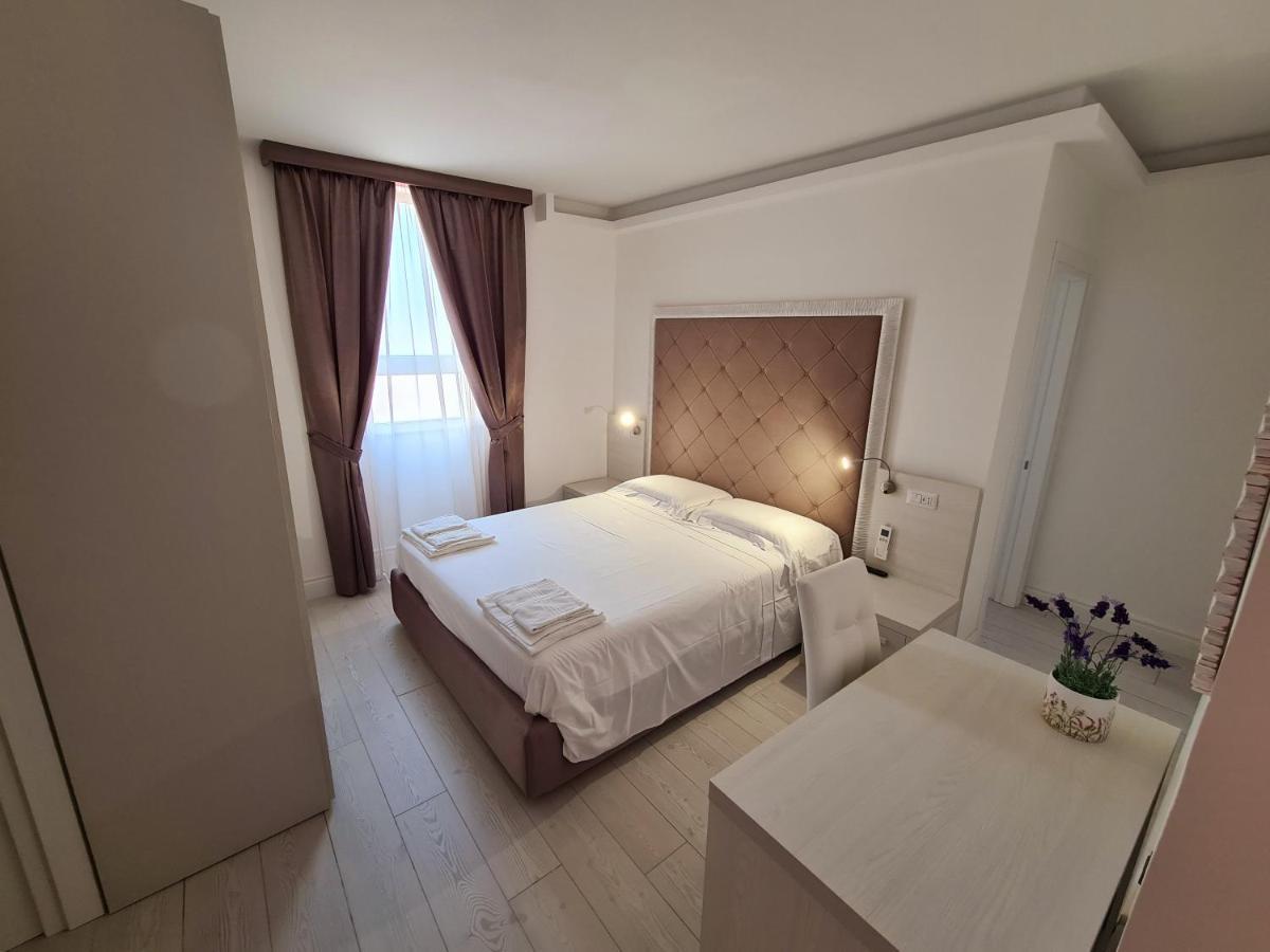 Isola Nel Parco Villas & Rooms ラ・マッダレーナ エクステリア 写真