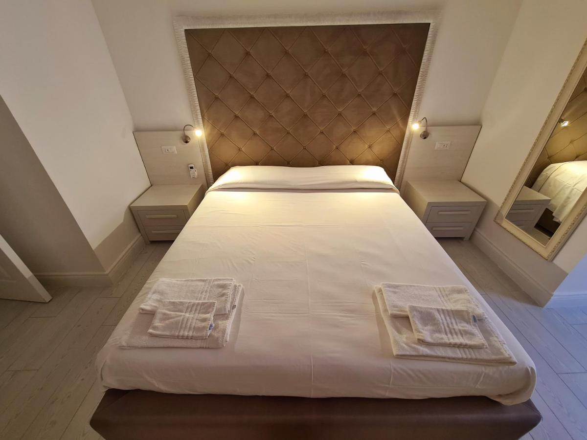 Isola Nel Parco Villas & Rooms ラ・マッダレーナ エクステリア 写真