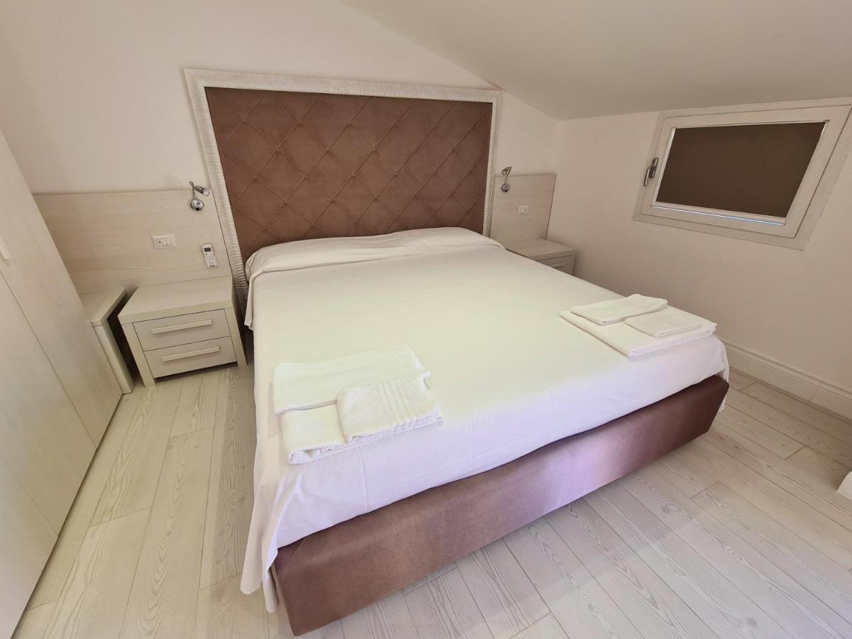 Isola Nel Parco Villas & Rooms ラ・マッダレーナ エクステリア 写真